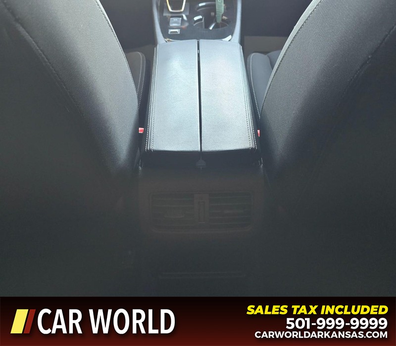 Nissan Rogue Vehicle Full-screen Gallery Image 19
