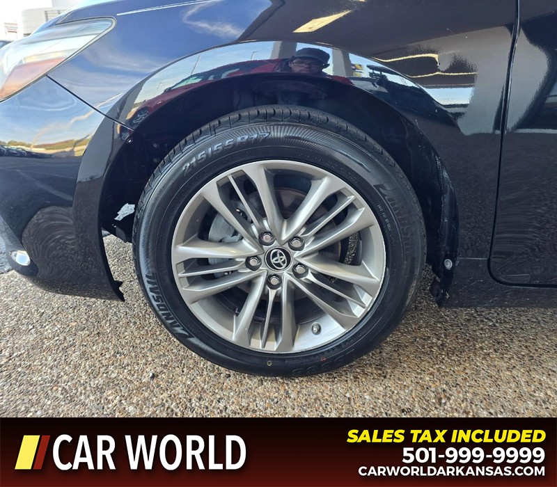 Toyota Camry Vehicle Full-screen Gallery Image 6
