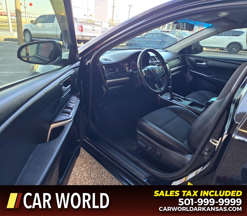 Toyota Camry Vehicle Full-screen Gallery Image 7