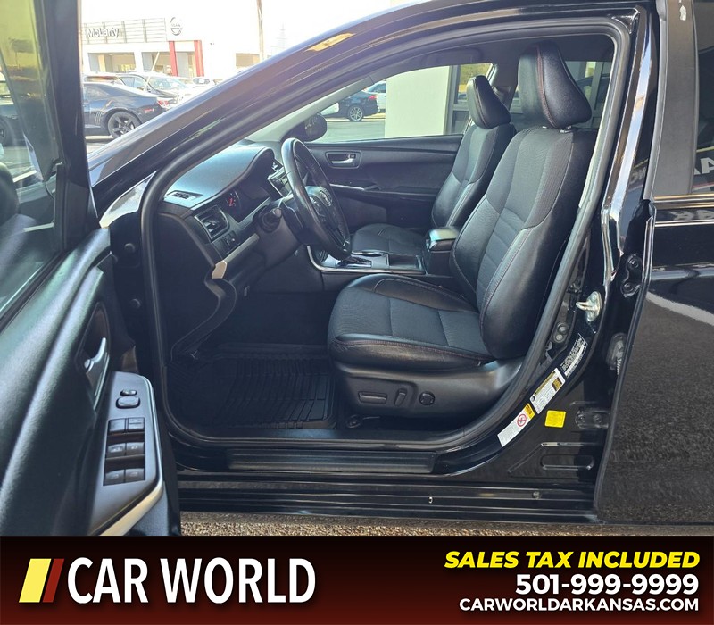 Toyota Camry Vehicle Full-screen Gallery Image 8