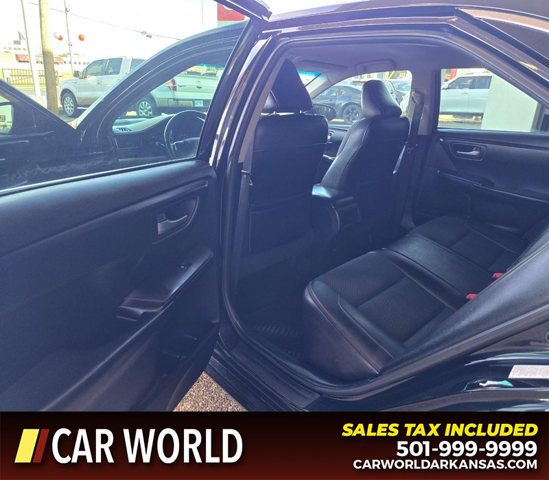 Toyota Camry Vehicle Full-screen Gallery Image 9