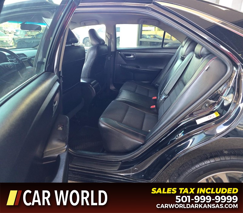 Toyota Camry Vehicle Full-screen Gallery Image 10