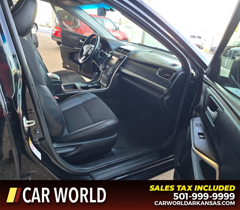 Toyota Camry Vehicle Full-screen Gallery Image 11