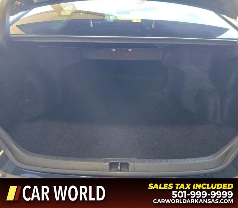Toyota Camry Vehicle Full-screen Gallery Image 13