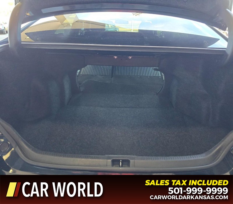 Toyota Camry Vehicle Full-screen Gallery Image 14