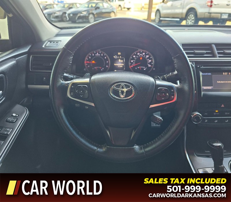 Toyota Camry Vehicle Full-screen Gallery Image 15