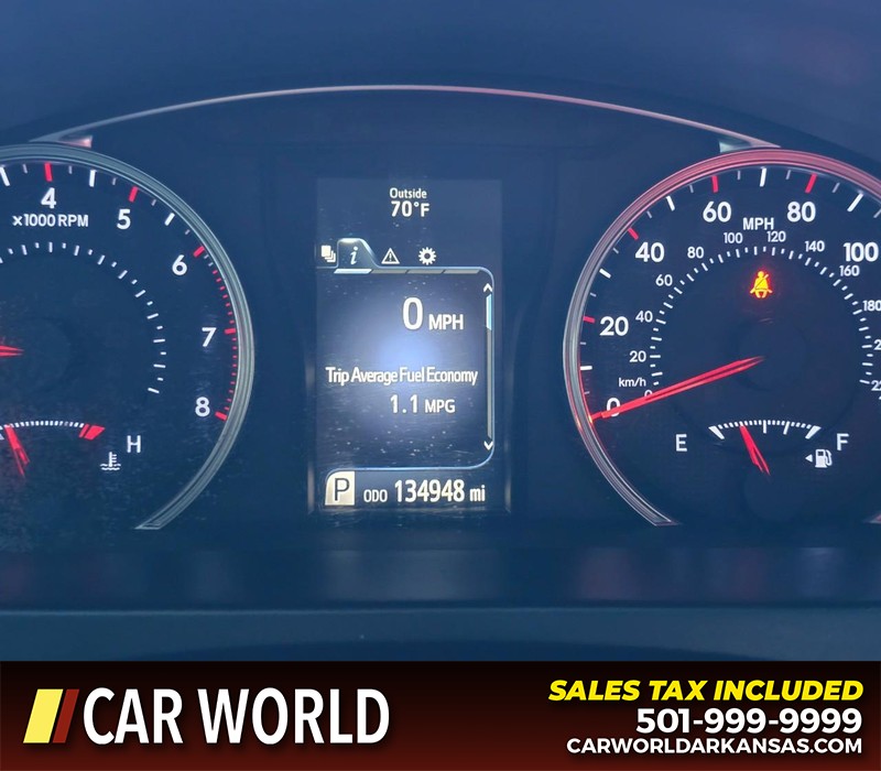 Toyota Camry Vehicle Full-screen Gallery Image 16