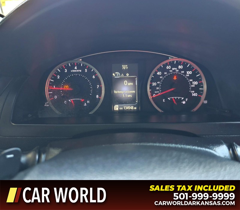 Toyota Camry Vehicle Full-screen Gallery Image 17