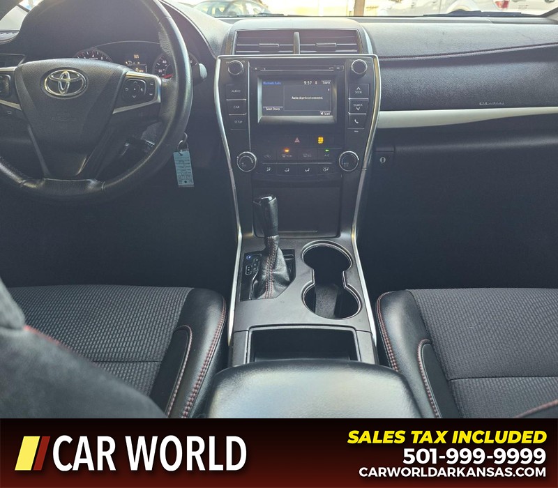 Toyota Camry Vehicle Full-screen Gallery Image 18