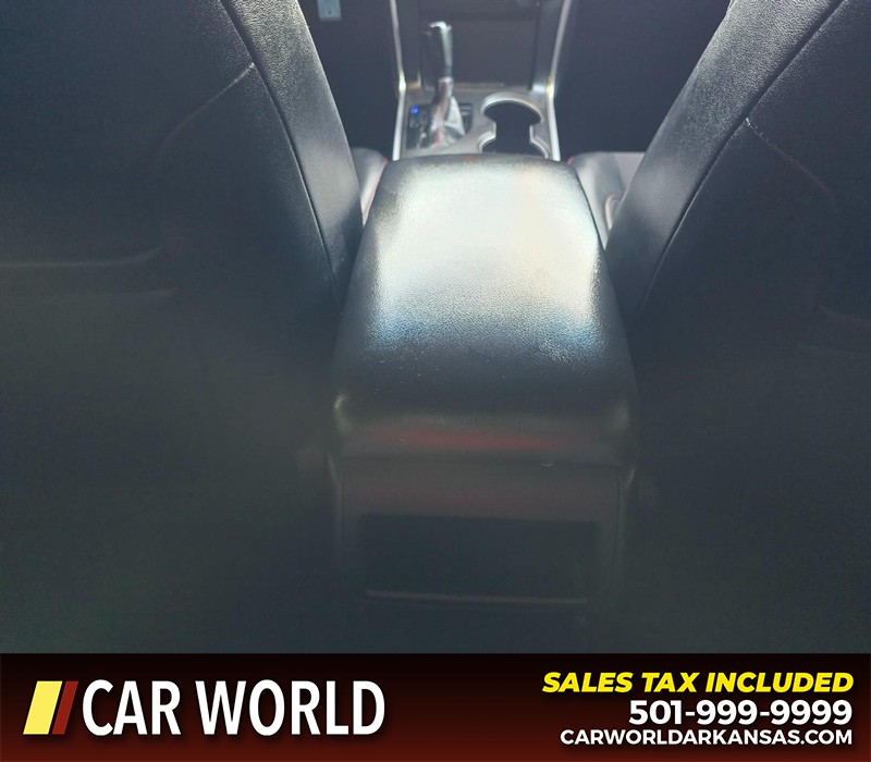 Toyota Camry Vehicle Full-screen Gallery Image 19