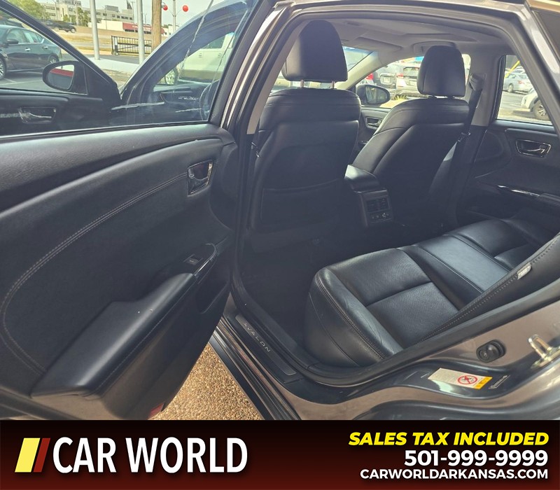 Toyota Avalon Vehicle Full-screen Gallery Image 9