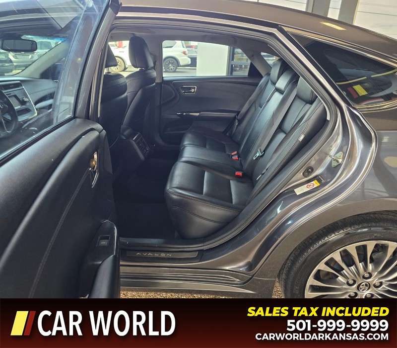 Toyota Avalon Vehicle Full-screen Gallery Image 10