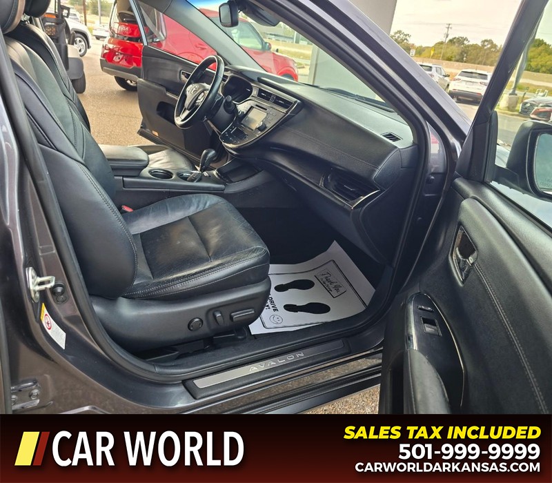 Toyota Avalon Vehicle Full-screen Gallery Image 12