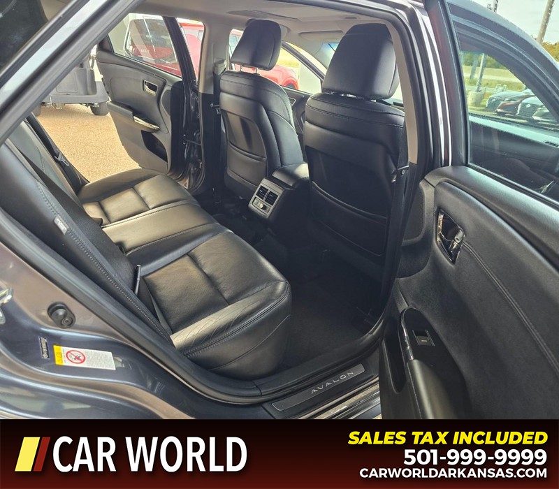Toyota Avalon Vehicle Full-screen Gallery Image 13