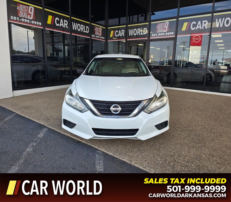 Nissan Altima Vehicle Full-screen Gallery Image 2