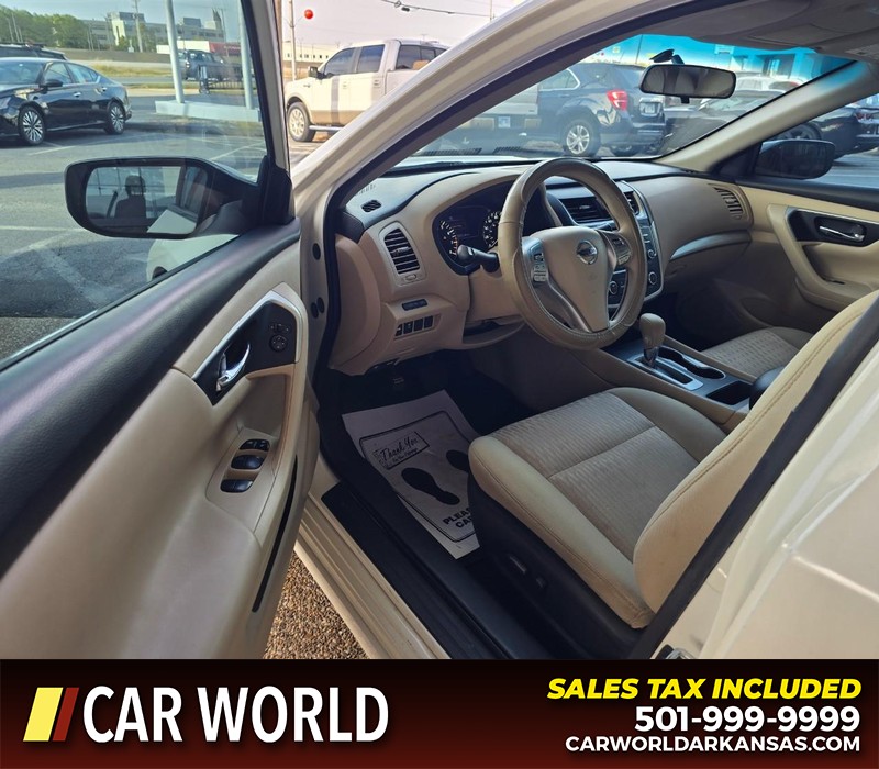 Nissan Altima Vehicle Full-screen Gallery Image 7
