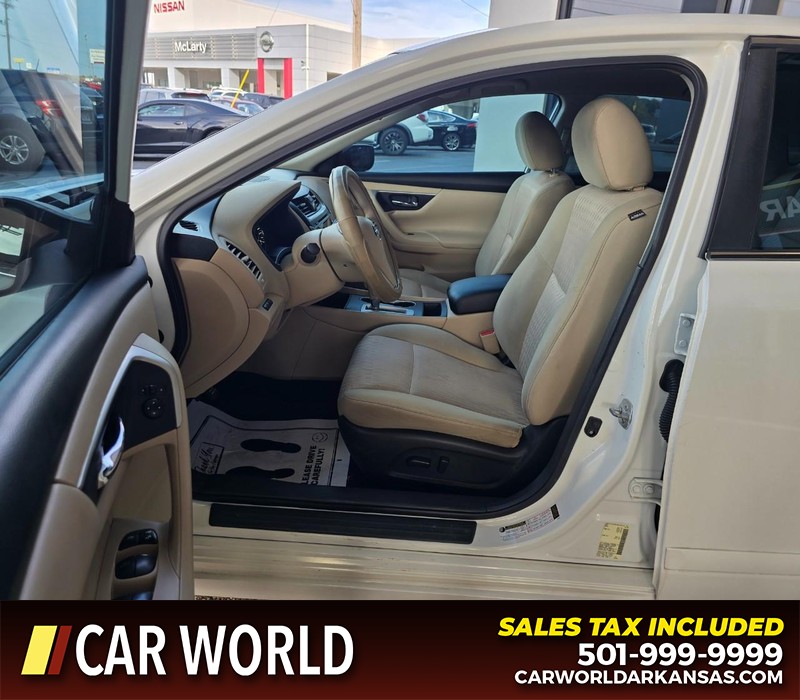 Nissan Altima Vehicle Full-screen Gallery Image 8