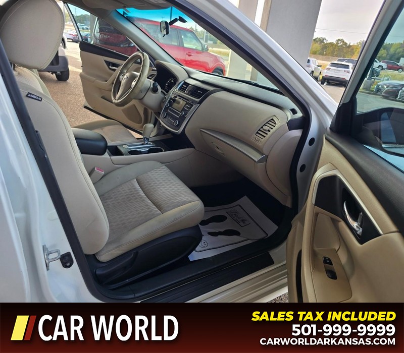 Nissan Altima Vehicle Full-screen Gallery Image 11