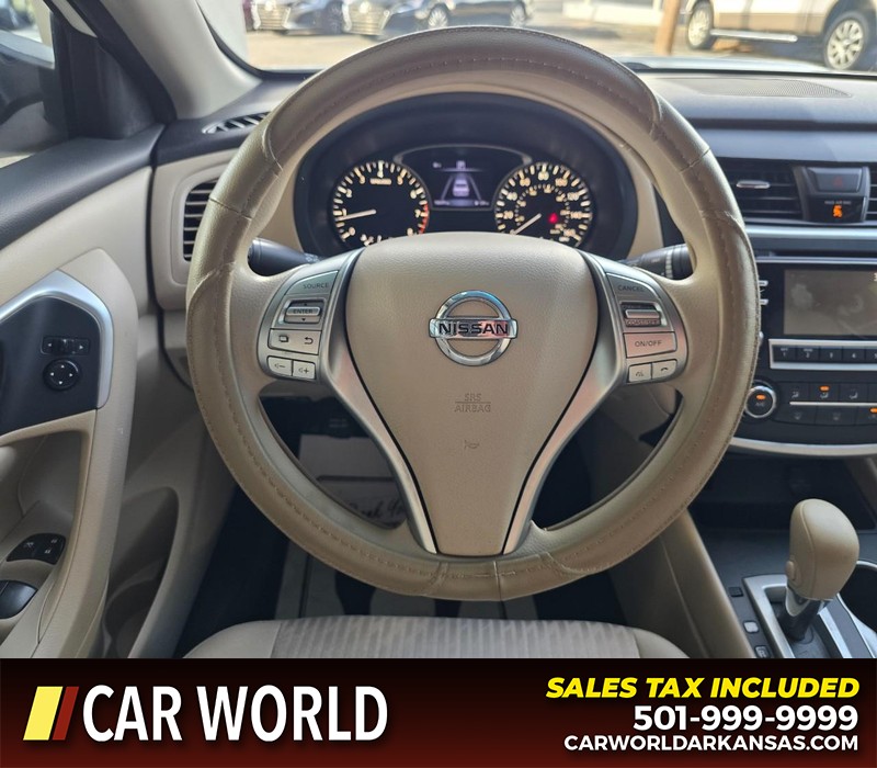 Nissan Altima Vehicle Full-screen Gallery Image 15