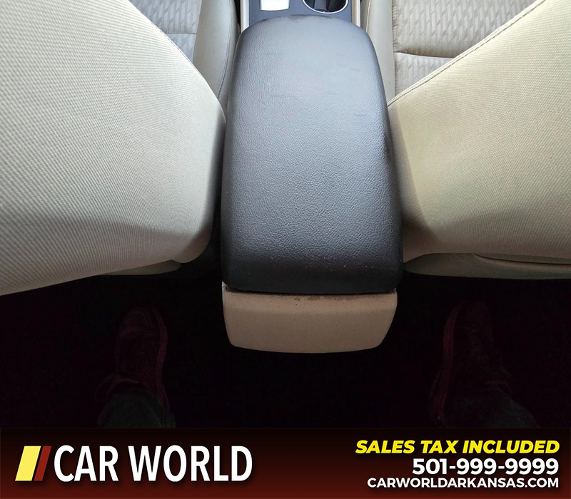Nissan Altima Vehicle Full-screen Gallery Image 19