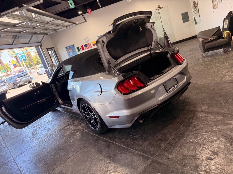 Ford Mustang Vehicle Full-screen Gallery Image 49