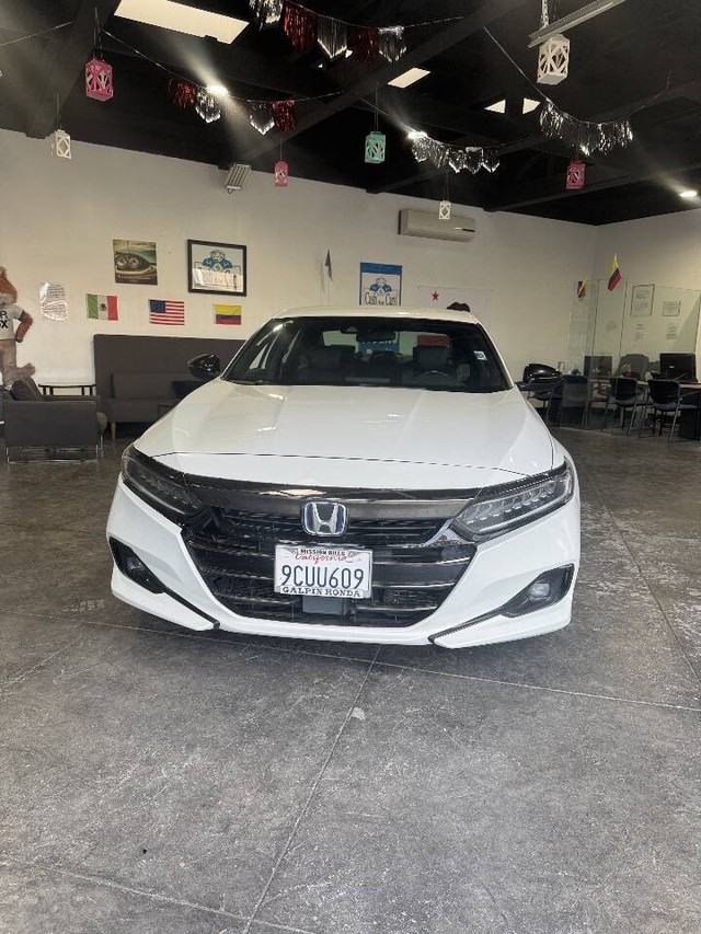 Honda Accord Hybrid Vehicle Full-screen Gallery Image 03