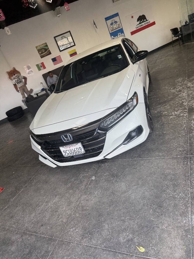 Honda Accord Hybrid Vehicle Full-screen Gallery Image 05