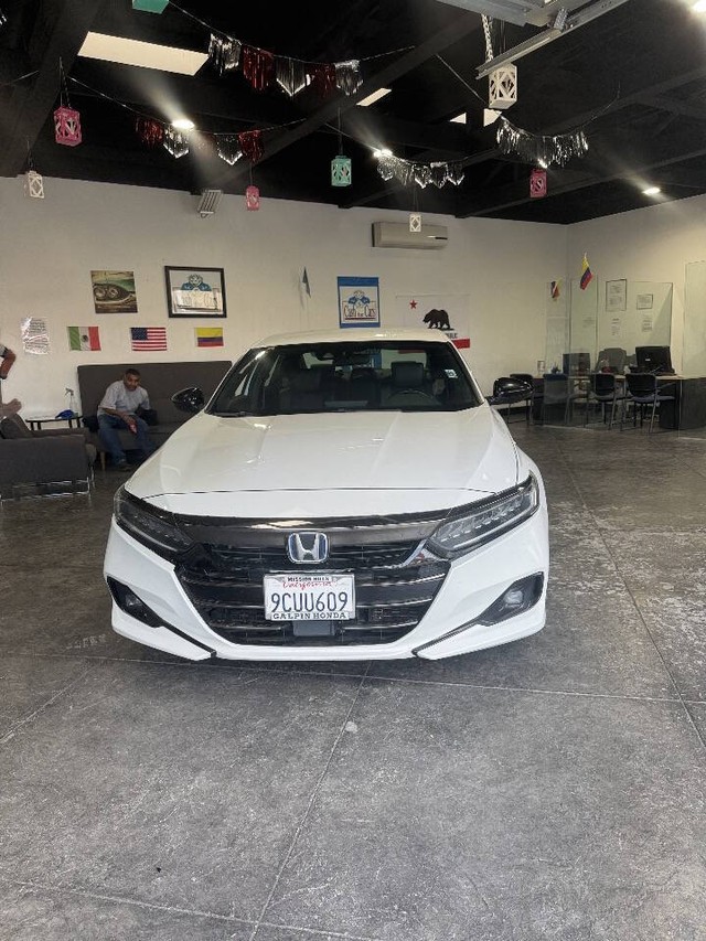 Honda Accord Hybrid Vehicle Full-screen Gallery Image 06