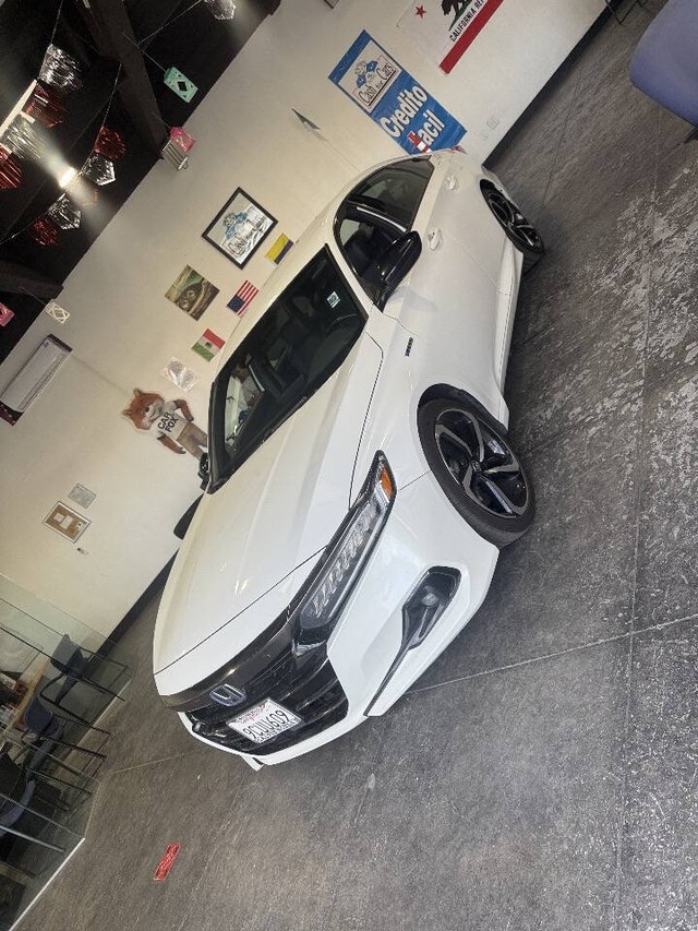 Honda Accord Hybrid Vehicle Full-screen Gallery Image 07