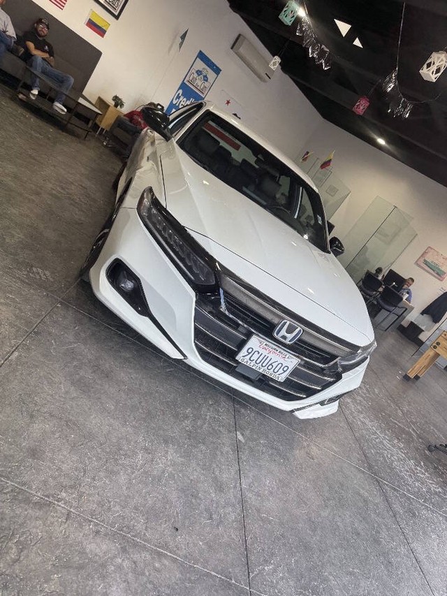 Honda Accord Hybrid Vehicle Full-screen Gallery Image 30