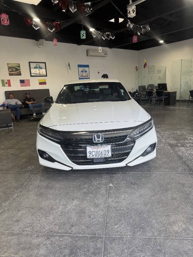 Honda Accord Hybrid Vehicle Full-screen Gallery Image 31