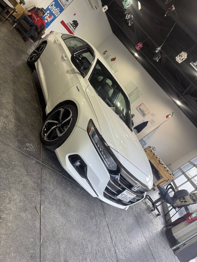 Honda Accord Hybrid Vehicle Full-screen Gallery Image 33