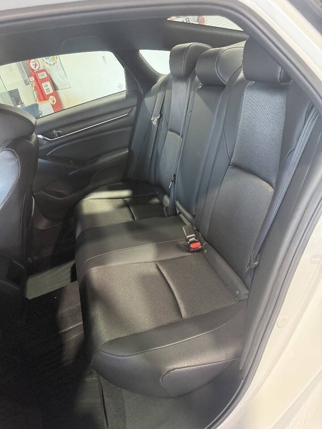 Honda Accord Hybrid Vehicle Full-screen Gallery Image 36