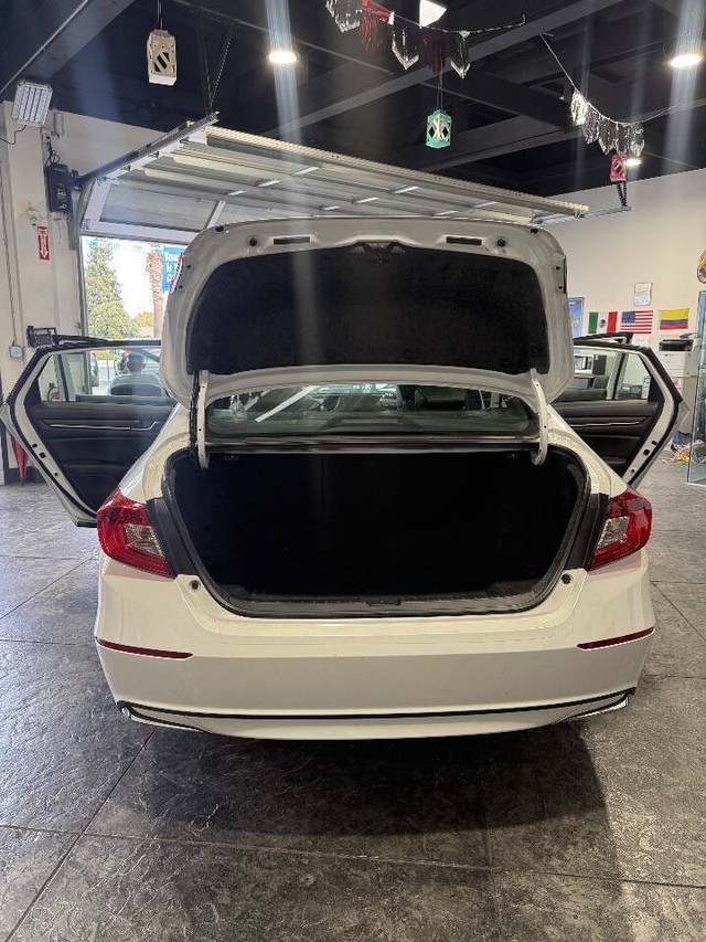 Honda Accord Hybrid Vehicle Full-screen Gallery Image 39