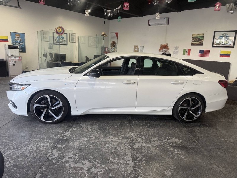 Honda Accord Hybrid Vehicle Full-screen Gallery Image 11