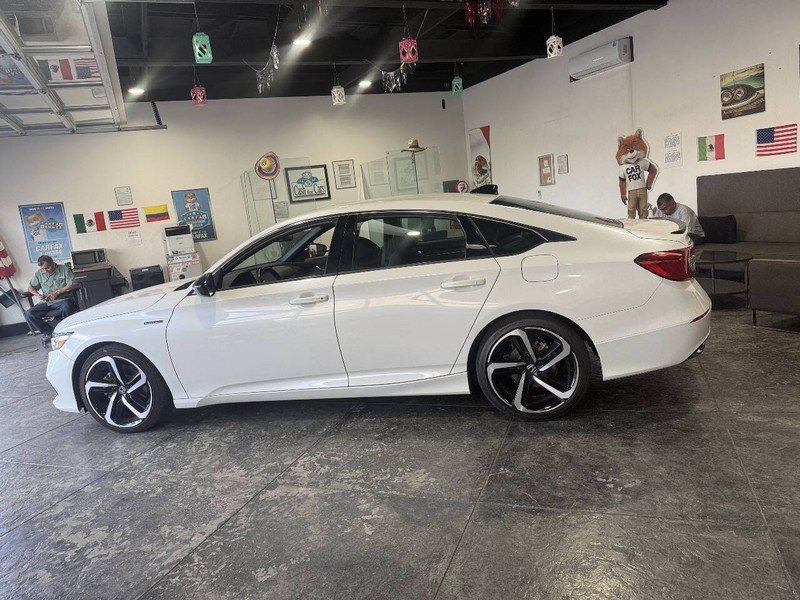 Honda Accord Hybrid Vehicle Full-screen Gallery Image 12