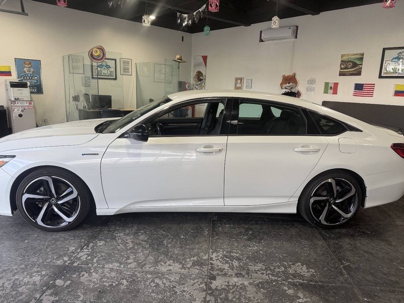 Honda Accord Hybrid Vehicle Full-screen Gallery Image 14