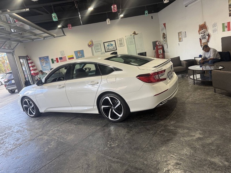 Honda Accord Hybrid Vehicle Full-screen Gallery Image 15