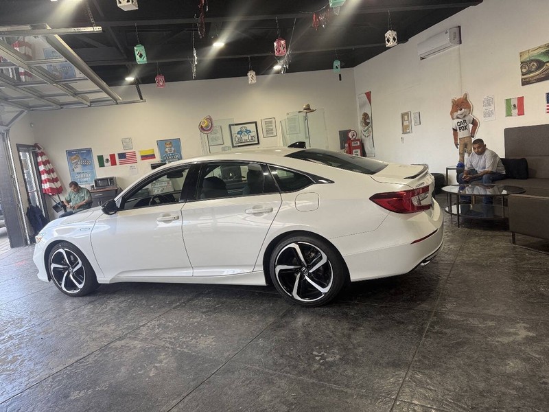 Honda Accord Hybrid Vehicle Full-screen Gallery Image 16