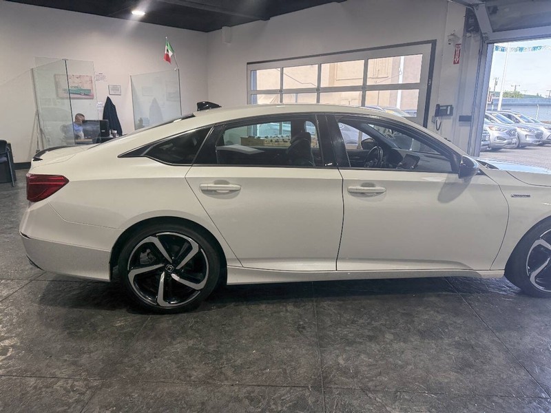 Honda Accord Hybrid Vehicle Full-screen Gallery Image 18