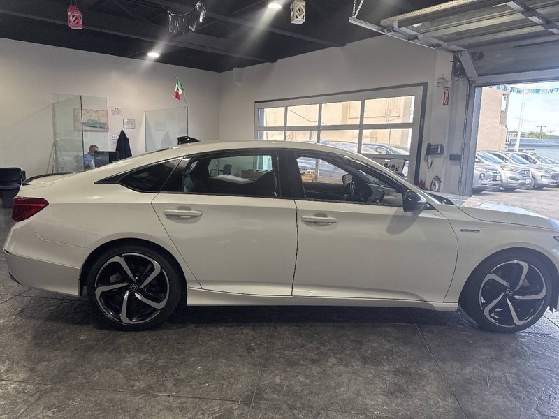 Honda Accord Hybrid Vehicle Full-screen Gallery Image 21