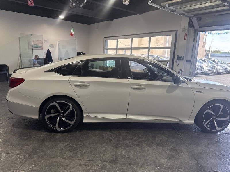 Honda Accord Hybrid Vehicle Full-screen Gallery Image 22