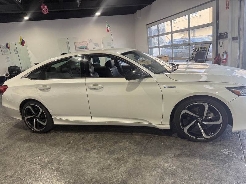 Honda Accord Hybrid Vehicle Full-screen Gallery Image 24