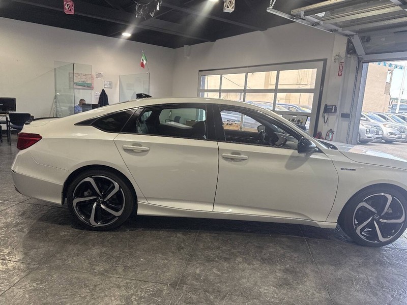 Honda Accord Hybrid Vehicle Full-screen Gallery Image 25