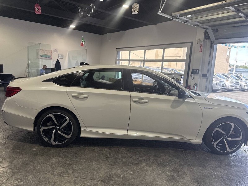 Honda Accord Hybrid Vehicle Full-screen Gallery Image 26