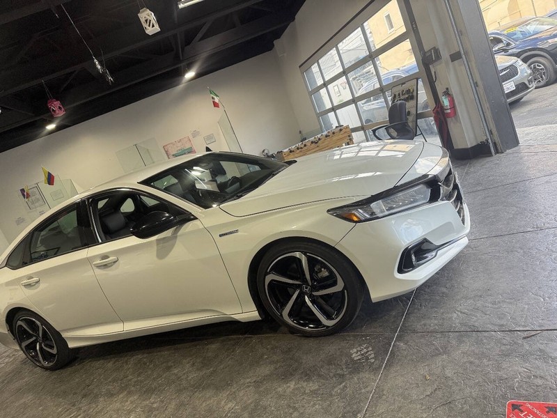 Honda Accord Hybrid Vehicle Full-screen Gallery Image 27