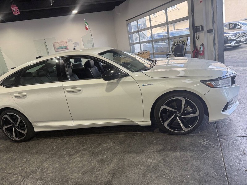 Honda Accord Hybrid Vehicle Full-screen Gallery Image 28