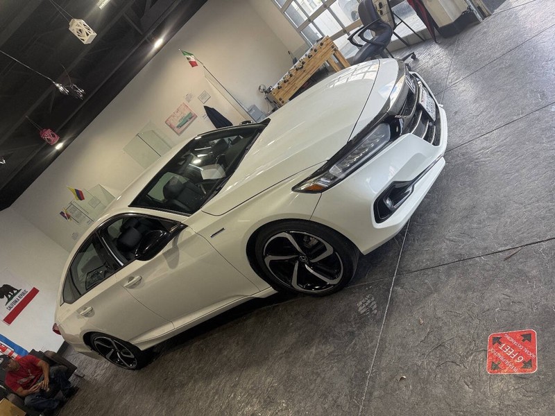 Honda Accord Hybrid Vehicle Full-screen Gallery Image 32