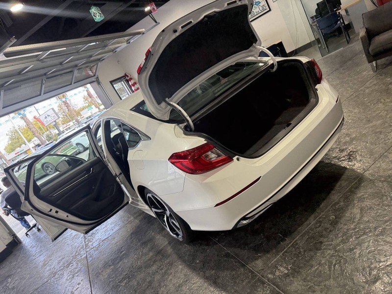 Honda Accord Hybrid Vehicle Full-screen Gallery Image 38