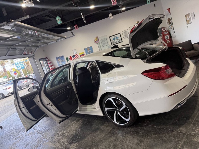 Honda Accord Hybrid Vehicle Full-screen Gallery Image 41